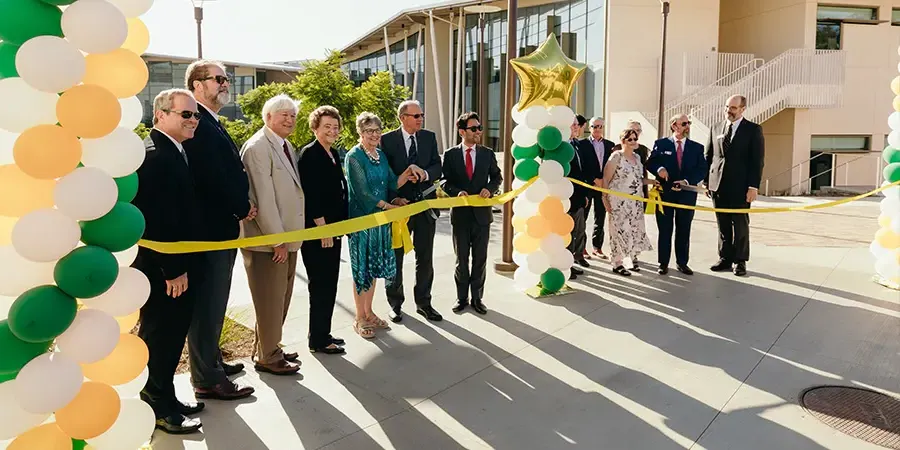 BMC Ribbon Cutting by 教师 and 朋友